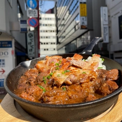 飯田橋【3種の肉の掛け算カレー】冒険香る牛すじカレー「ロマンキッチン」が移転オープン