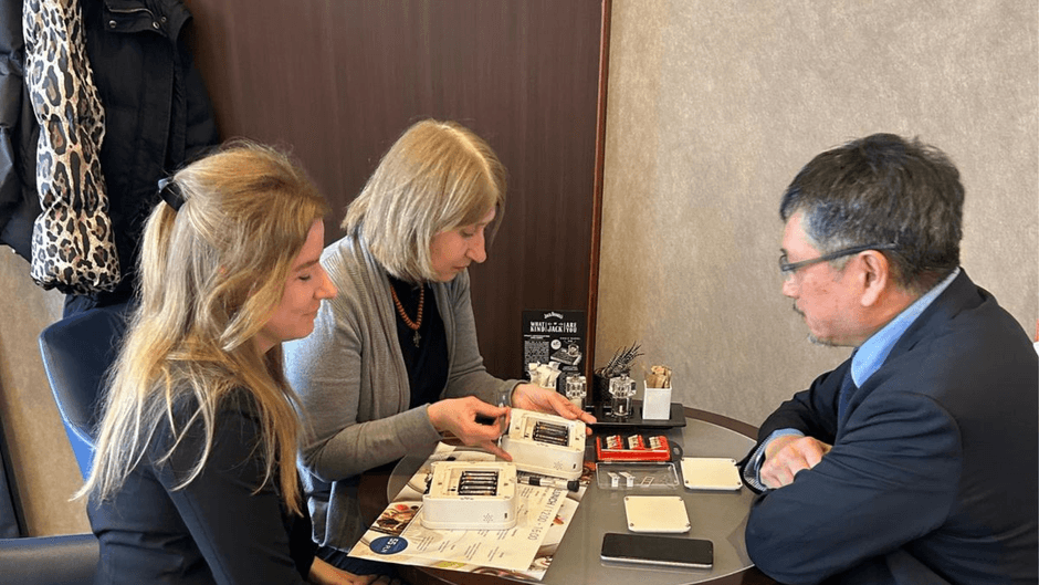 イヴァン・フランコ記念リヴィウ国立大学の研究者へe-kakashiの取り扱いを説明(於ワルシャワ)