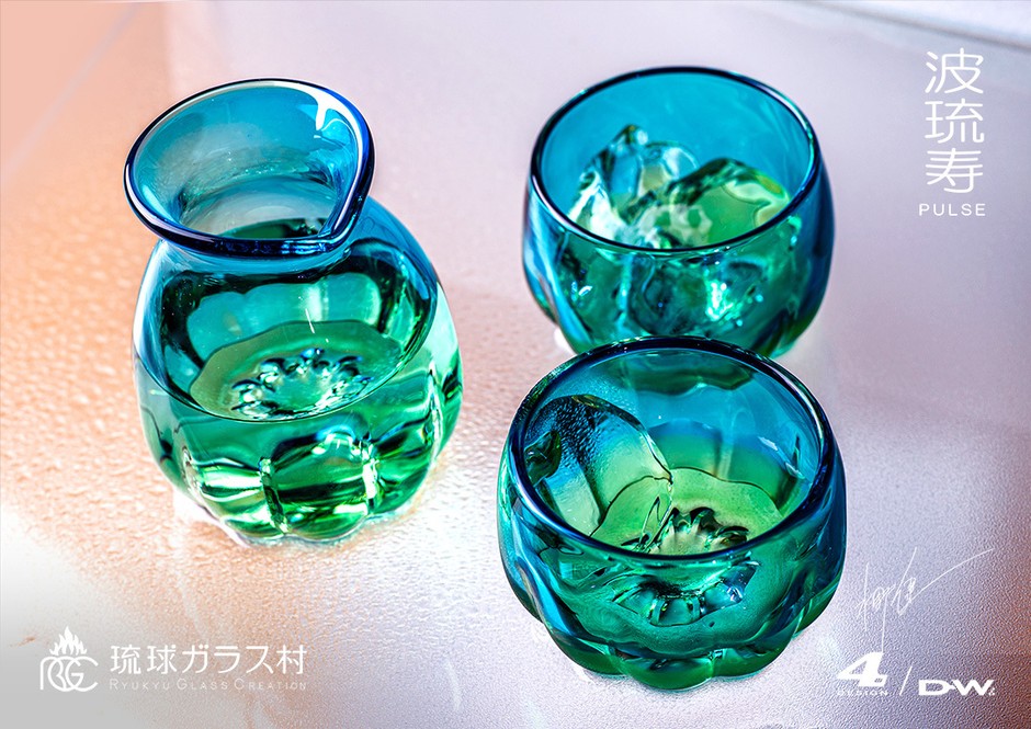 生命と海を表現した琉球ガラス「波琉寿」にトックリが登場 デザイナー 