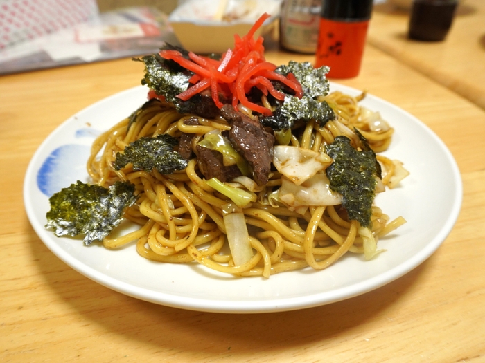 「クジラのやきそば」甘辛な味付けでまさに浅草の味!