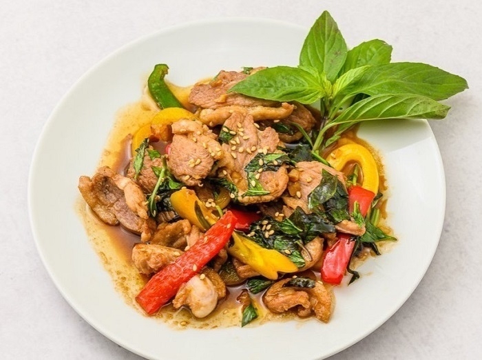 鴨肉五目野菜バジル炒め