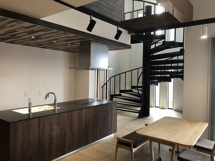 吹抜け空間を実現したラウンジ