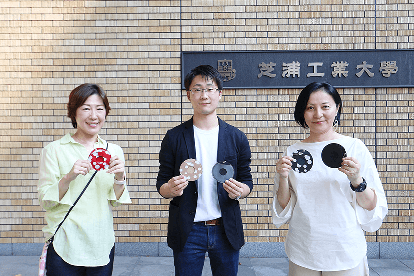 左：木戸さん　中央：有馬さん　右：橋田教授