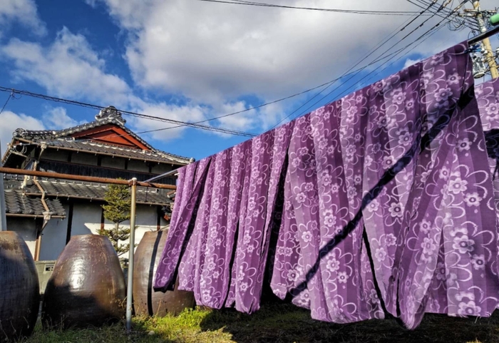 製造工程の一つ、天気にも左右される