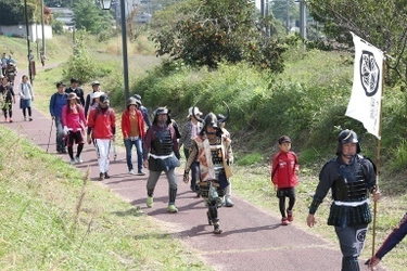 紅葉の信州小諸　センゴク甲冑姿で関ケ原合戦にタイムトリップ 　ご当地グルメを味わいながら徳川軍が辿った道をウォーキング