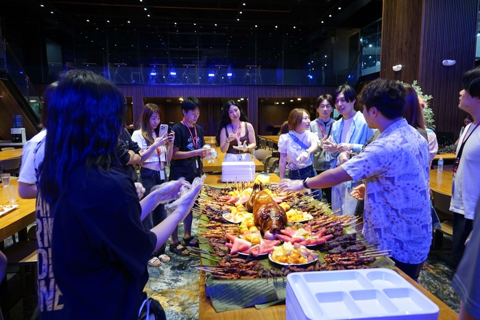 フィリピンの伝統的なお祝い料理「レチョン(豚の丸焼き)」