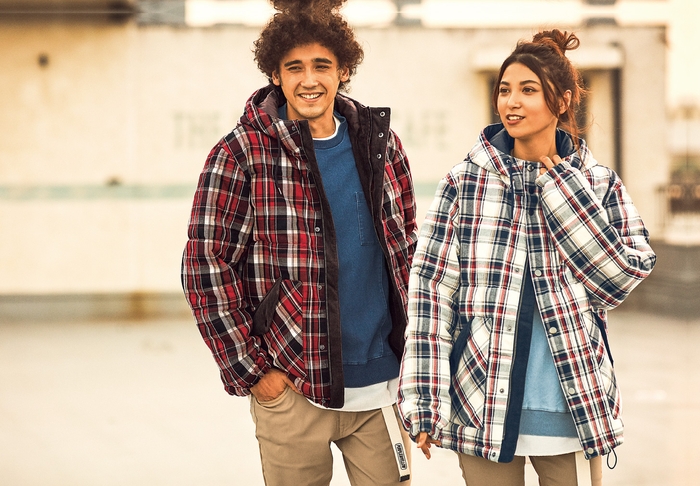 チェック中綿ブルゾン 各19,000円(税込)