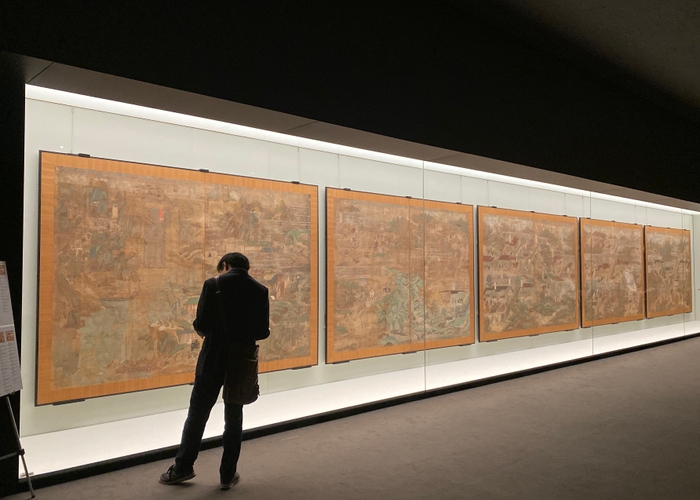 国宝「聖徳太子絵伝」展示風景(法隆寺宝物館第6室) ※2019年撮影