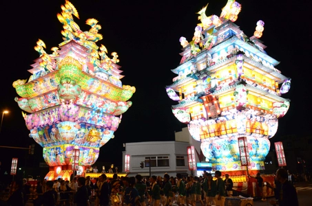 【高さ日本一】 秋田県能代市の夏まつりイベント 能代七夕「天空の不夜城」を開催 ～ 1世紀の時を超えて復活「天まで届け！大型七夕灯籠」 ～