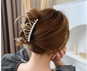 Qoo10 Fashion Trend Report #15　 秋のニュアンスヘアづくりに役立つヘアクリップ！ 手軽に、大人カジュアルで可愛いヘアスタイルへ