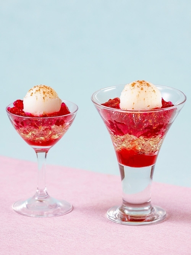 スパイス香る梅と赤紫蘇のパフェ(初夏限定パフェ)