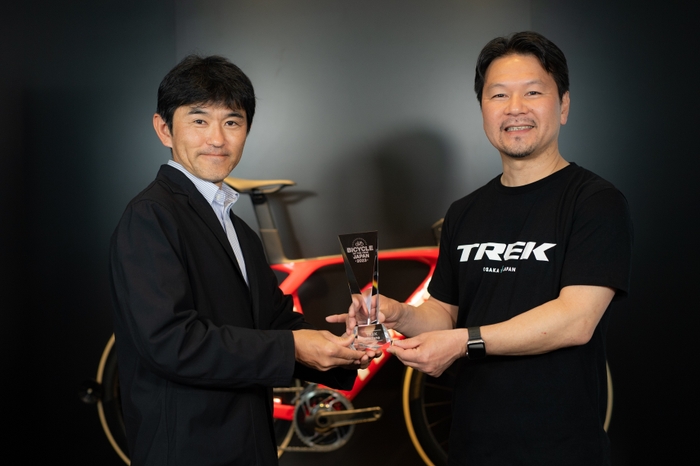 左:山口実行委員長 右:トレック・ジャパン田村代表