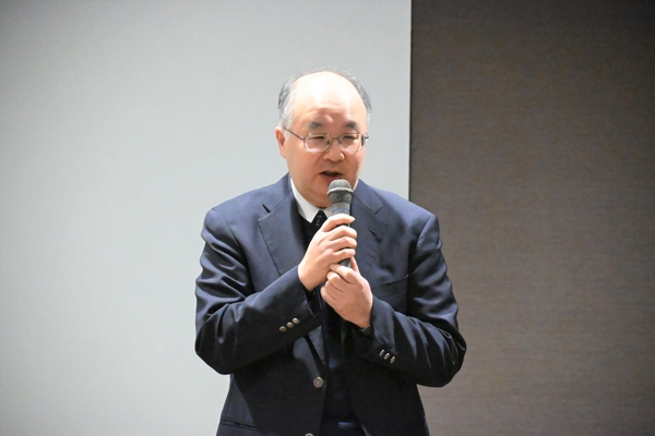 理工学部の中村忠司応用化学科長のあいさつ