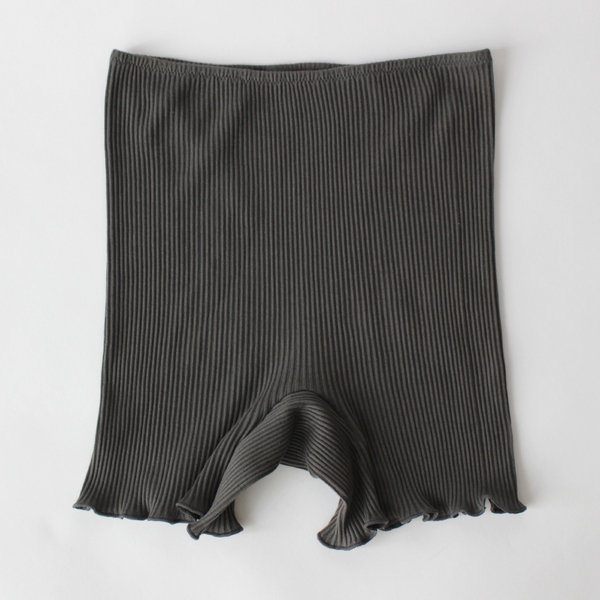 やさしくお腹まで包む仕様