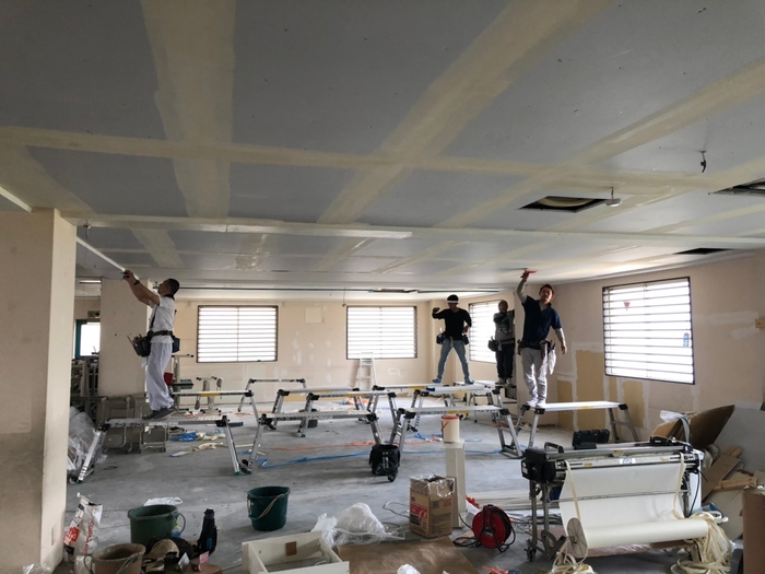 3階 照明器具も外しての大作業