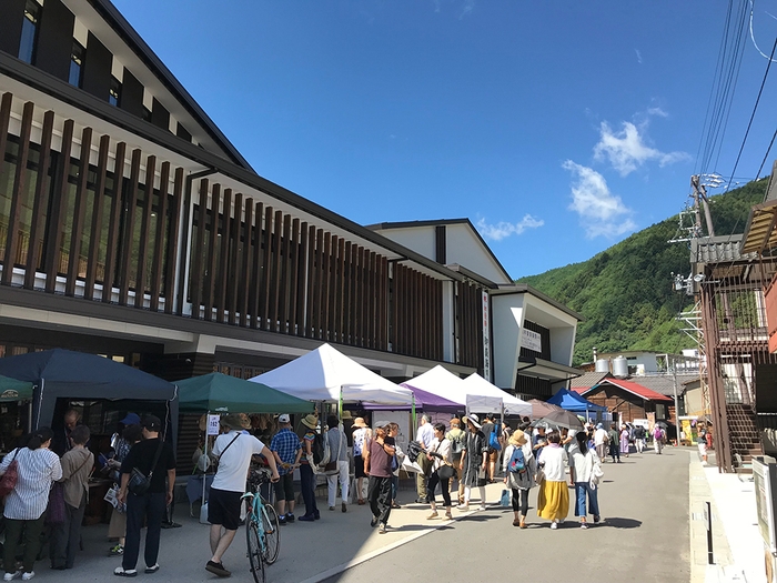 同時期、町で開催する木曽手仕事市