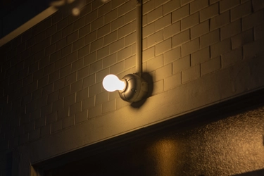 【新製品】工業的質感を追求したアルミ鋳物製ブラケットライト　 「CAST ALUMINUM LAMP」を発売