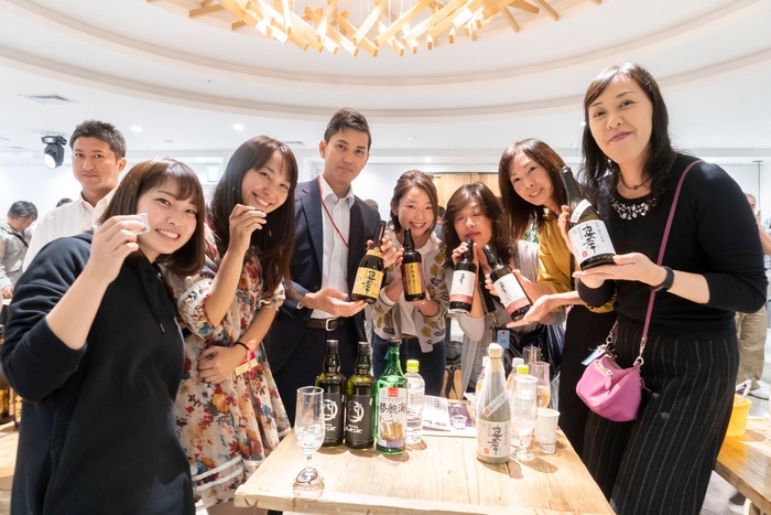 女性泡盛ファンもたくさん来場されています。