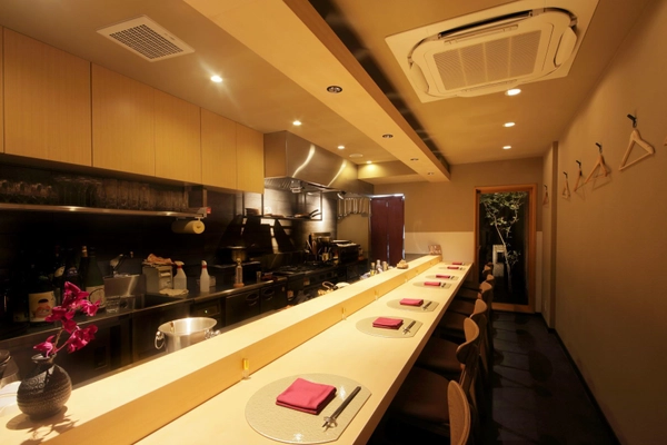 京都の中心地に注目の和食店を2店舗オープン！ カリナリーディレクター中東 篤志氏が監修した 鍋業態『鍋や、上々吉』、肉割烹『姉小路新町みやこ食堂』