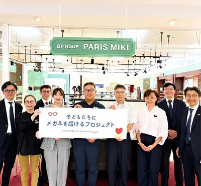 OPTIQUE PARIS MIKIゆめタウンはません店前にて