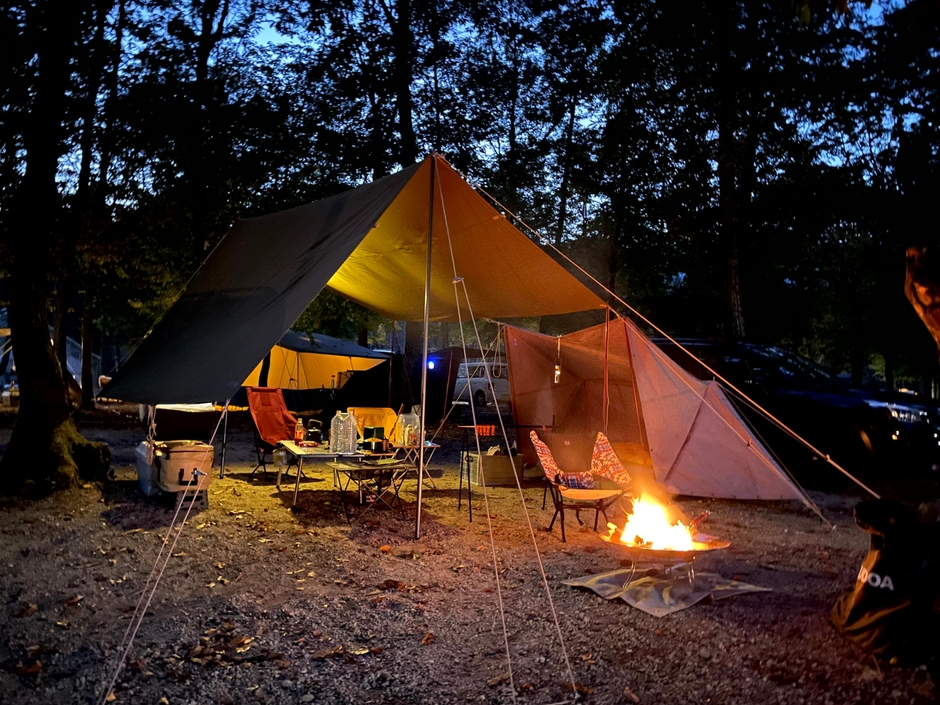 焚き火を前に。Color：オールドピンク