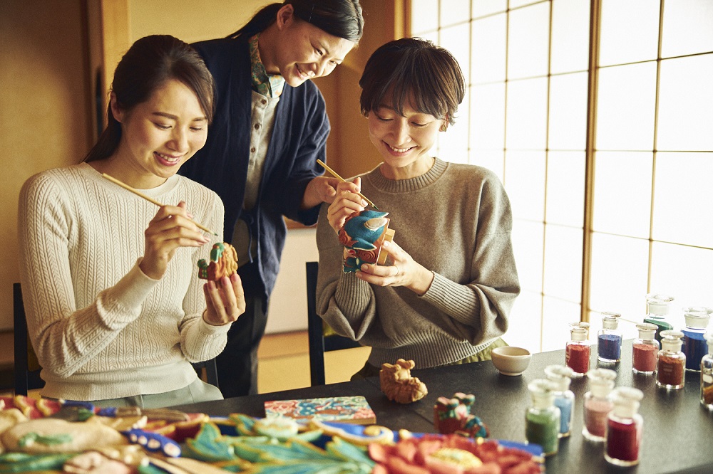 【界 日光】~職人、生産者と行うご当地文化体験「手業(てわざ)のひととき」3年目に突入~「社寺の修復に携わる伝統工芸士と日光彩色(さいしき)体験」開催|期間:2023年3月1日~2024年2月29日