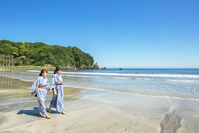 浴衣でお散歩 休暇村から徒歩1分の弓ヶ浜