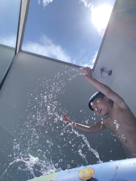 開放的な水遊び