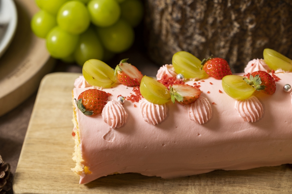 秋のいちごロールケーキ