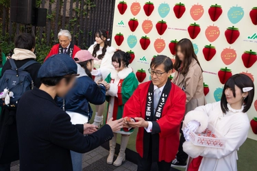 Z世代に人気のインフルエンサーでミスいちごの「さくら」が、 栃木県知事、真岡市長と渋谷で「とちあいか」を配布しPR！