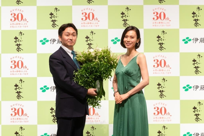 「お~いお茶」ブランド ギネス世界記録(TM)公式認定証授与式_2