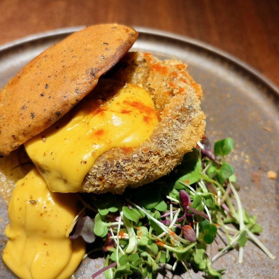 ゼンブマッシュルームバーガー(サラダ付き)/1,700円