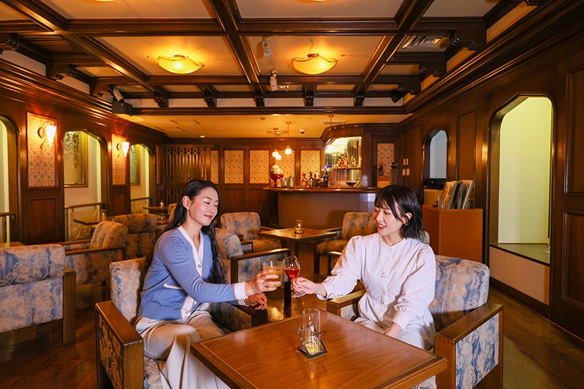 レコードならではの温かみのある音色が流れるクラシカルな雰囲気に心躍るバー。お食事の後やお休み前にウィスキーを楽しまれてはいかがでしょうか?もちろんオールインクルーシブでお楽しみいただけます。