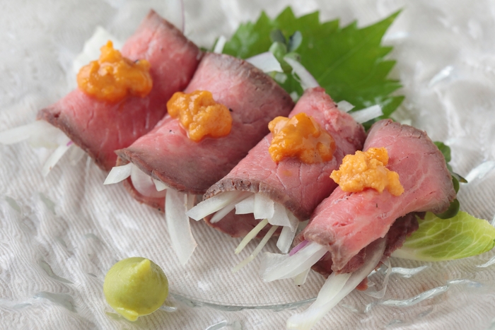 和牛ローストビーフ雲丹のせ 980円