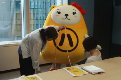 ハニちゃん ウェディングドレス採寸の様子