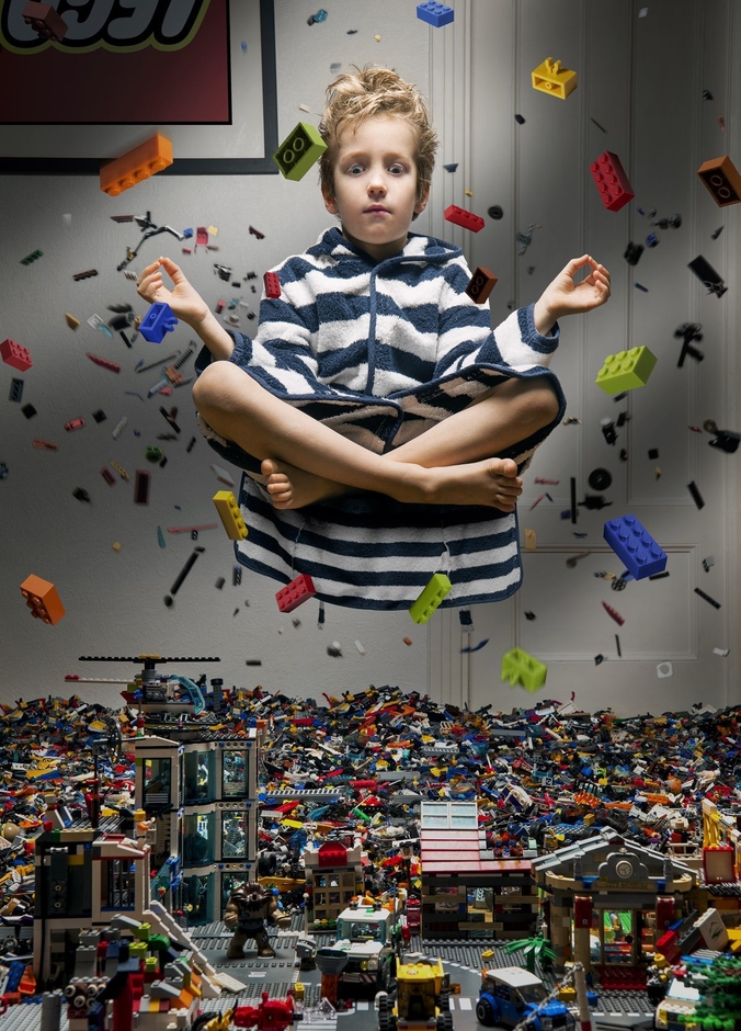 アル・ラプコフスキー（ラトビア、1981） 《もっとレゴがほしい》2016年 (C)Al Lapkovsky