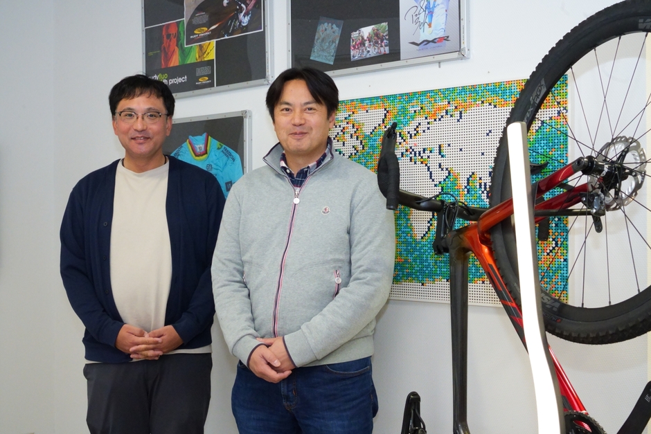 代表取締役　菅田 尚希氏（右）、営業部　高津 雅仁氏（左）