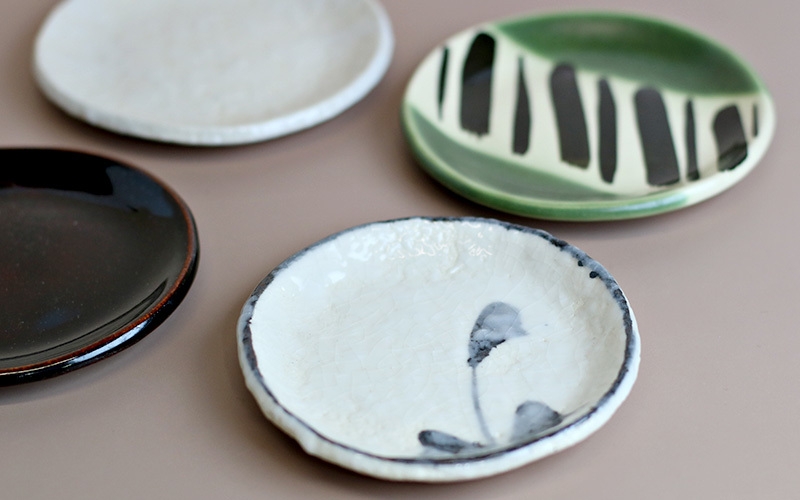 京焼晋六窯の菓子皿をお一つ選べます