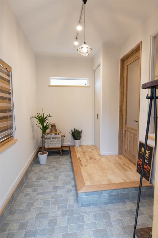 自転車も置けるほどの広々とした玄関