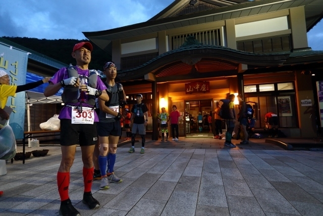 メイン会場山中座