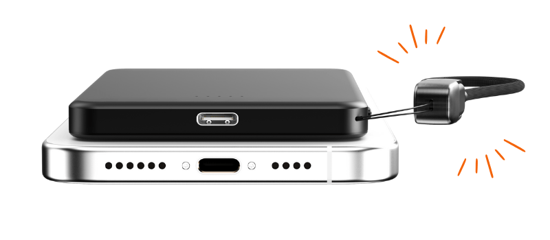 有線ケーブルでも充電できるように標準装備