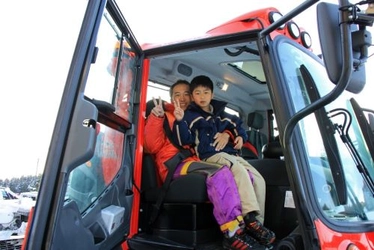 白銀のゲレンデを圧雪車でドライブ！「圧雪車乗車体験」開催！【ふじてんスノーリゾート】