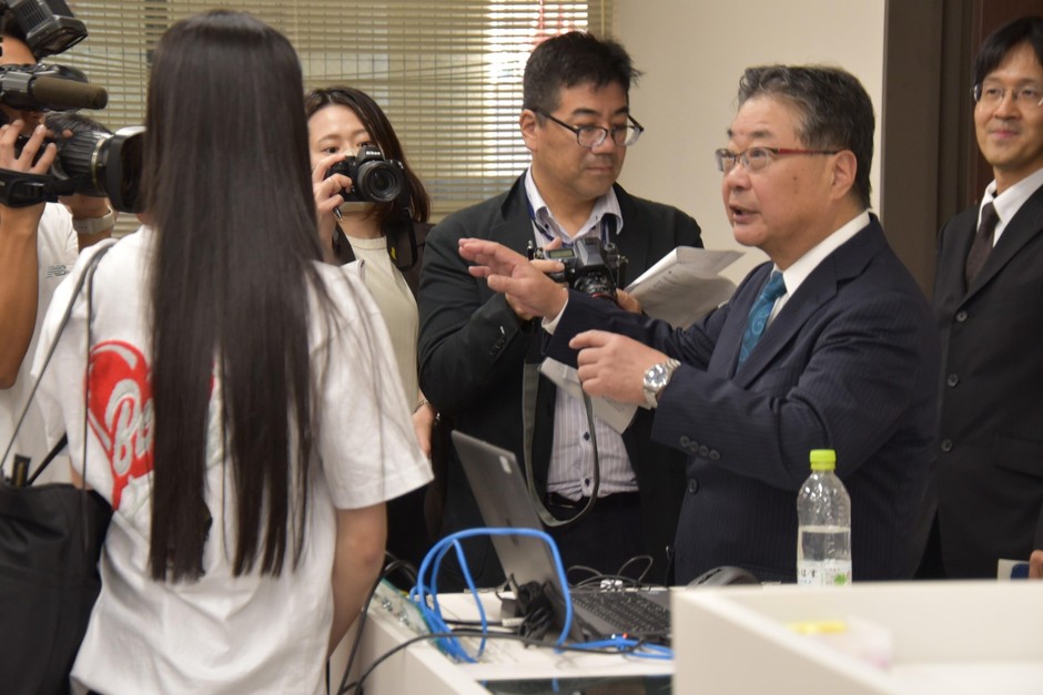 講義後も質問に答える森教授