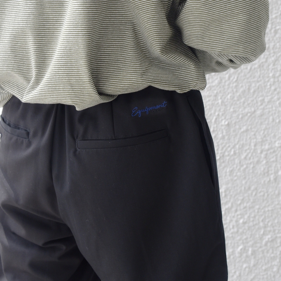 ヒップ部分に施した「Equipment ohwell」の刺繍ロゴ