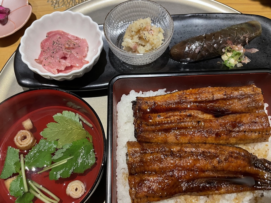 七分咲き 旬の先付3種盛り・うな重1尾 7,000円(税込)