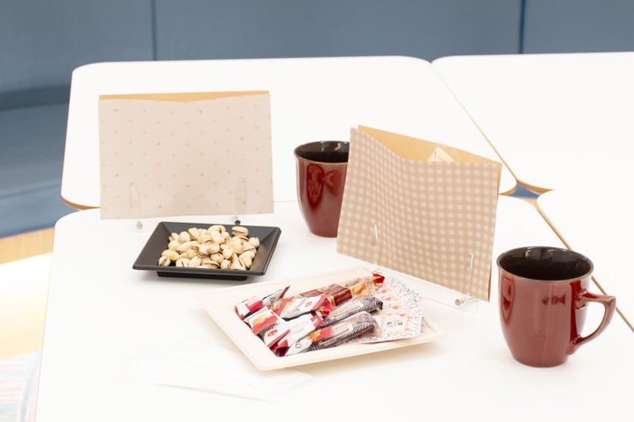 シーン２.　お食事会で　