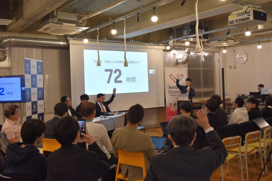 災害時の備蓄状況を聴講者に問いかける篠田さん