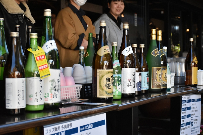 振舞われる多種な日本酒