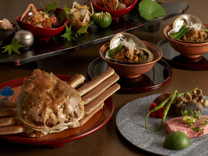 活松葉蟹と銘牛、一品付き会席 ※2名様一例