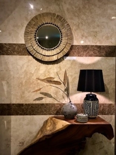 MOONLERの原木を活かした コンソール・AYODHYAの天然エコ素材のミラー・THANIYAのテーブルランプ&アロマキャンドル